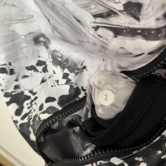 Lululemon Miss Misty II Jacket Women’s Size 2 Black White Print Packable Hooded - Picture 12 of 12